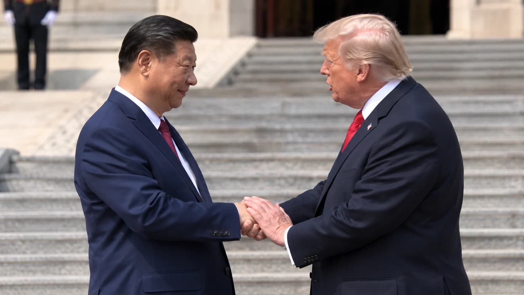 Trump-Xi मुलाकात का यह अंदाज हुआ वायरल: ट्रंप ने बार-बार छुआ शी का हाथ, फिर चीनी राष्ट्रपति ने भी किया ऐसा