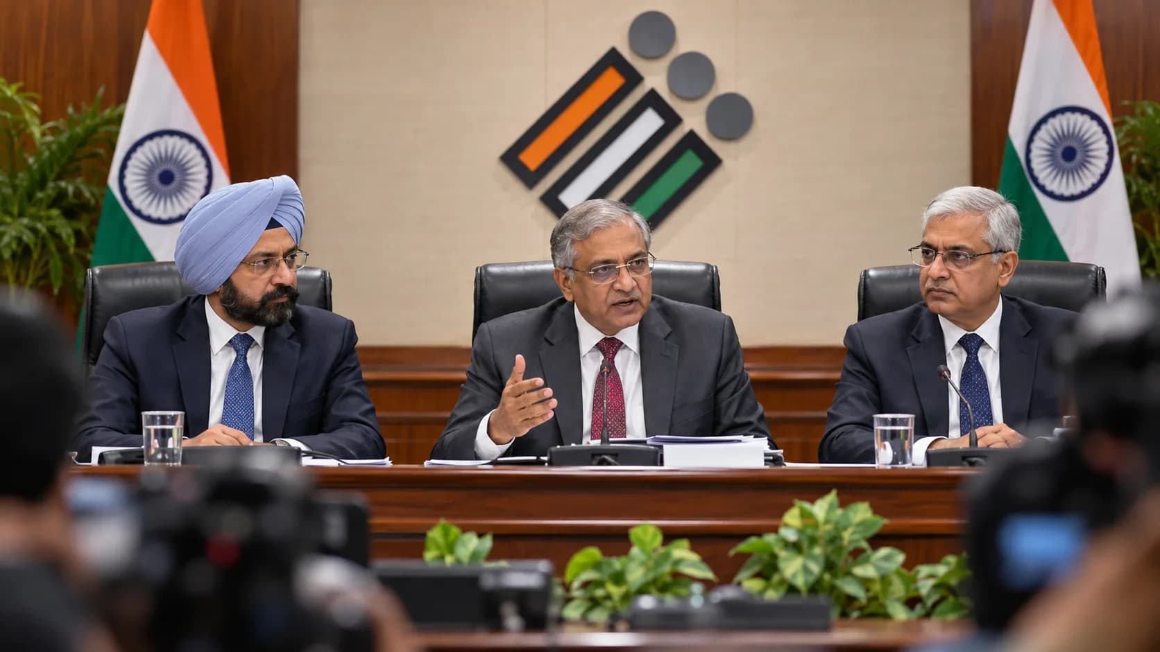 आलोचनाओं के बीच चुनाव आयोग ने दिखाई एकजुटता, SIR और ECINET पर दिए जवाब